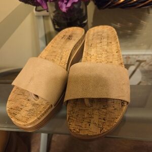 Donald J. Pliner Tan Cork Women's Flip Flop Sandals 7.5M